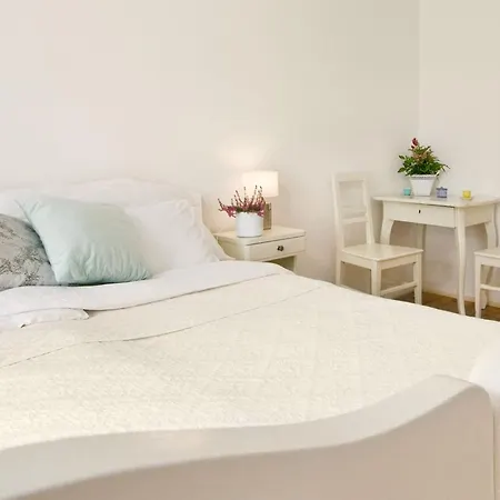 U Rybníčku 3* Kostelec nad Vltavou